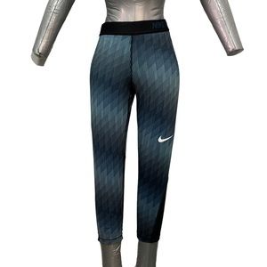 Nike | pro leggings size small